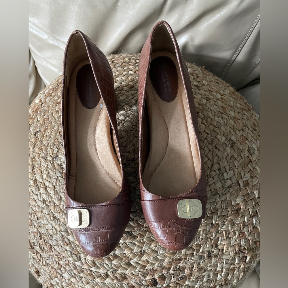 Gianni Bernini low-heeled pump in warm dark caramel